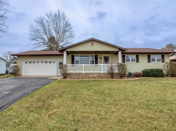 2008 Pershing Rd, New London, WI 54961