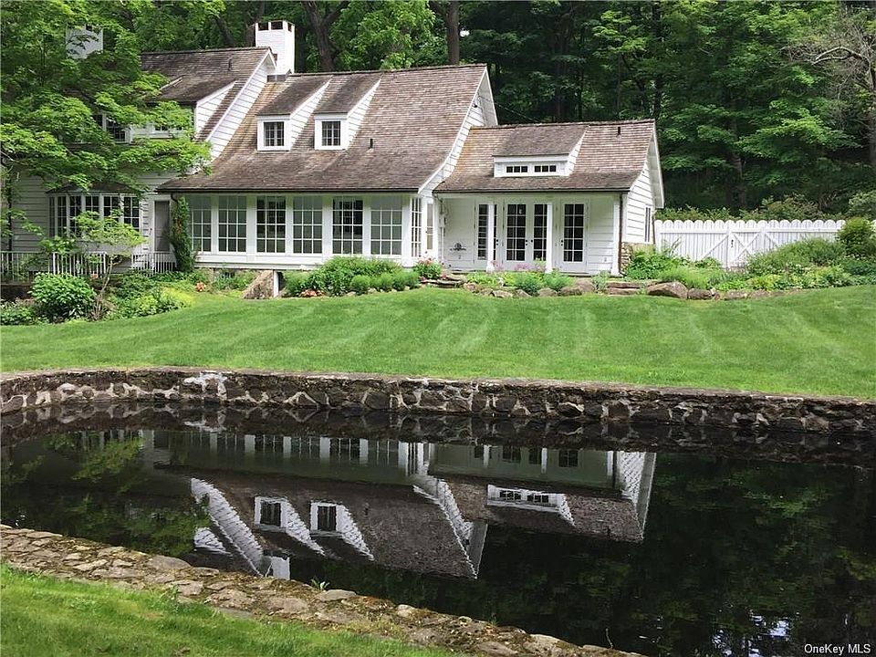 1st image of 415-423 Indian Brook Ln