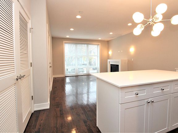 3rd image of 2408 W Cortland St APT 1W