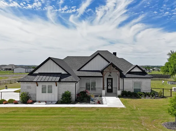 138 Chisos Dr, Decatur, TX 76234