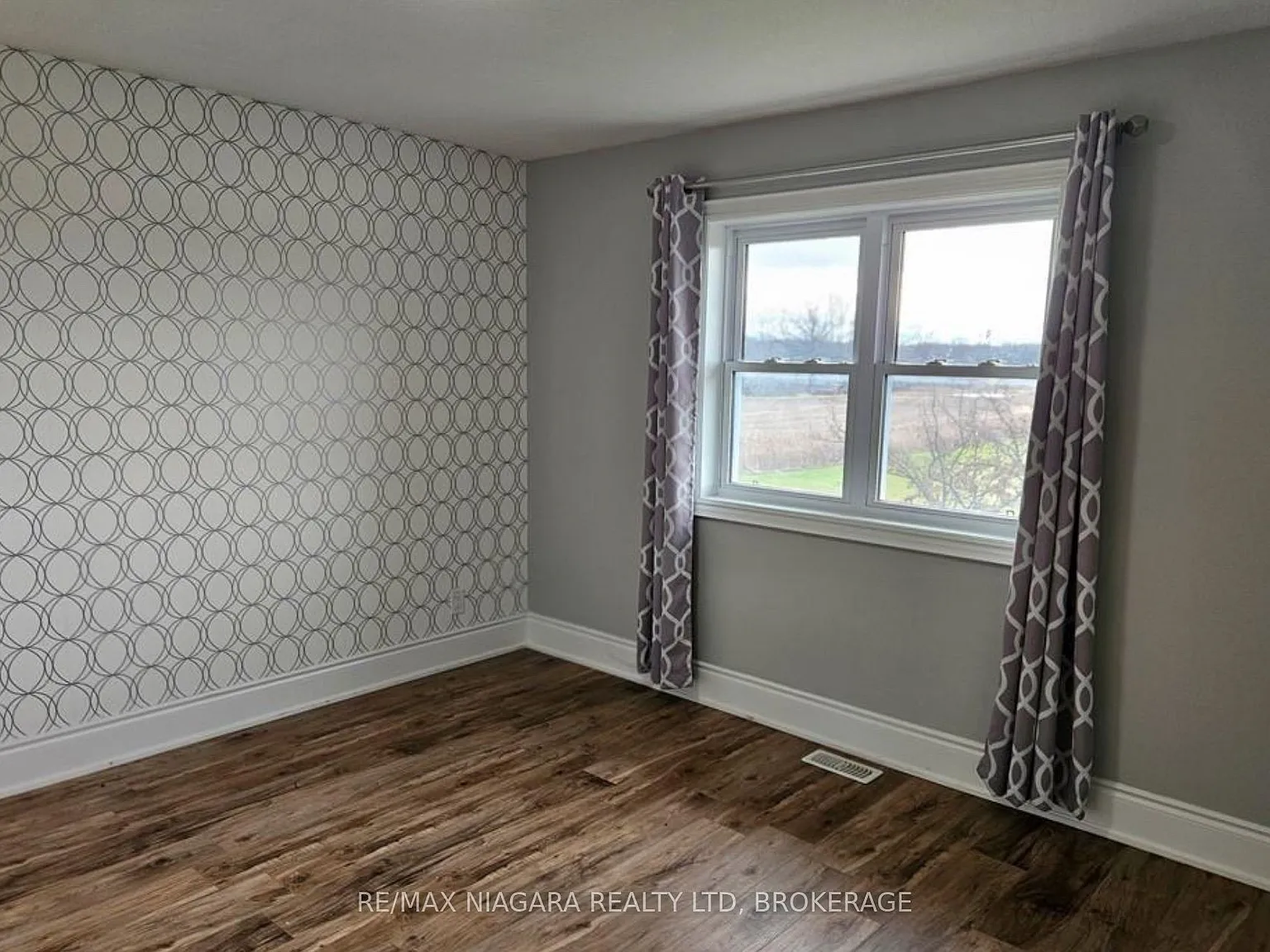 4 bed, $2,500 — Photo 4