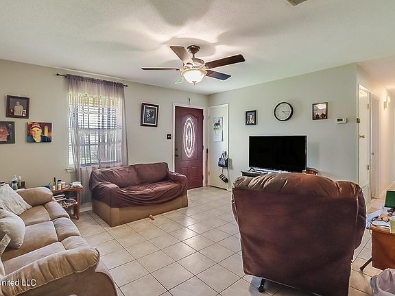 5th image of 12514 Briarwood West Dr W