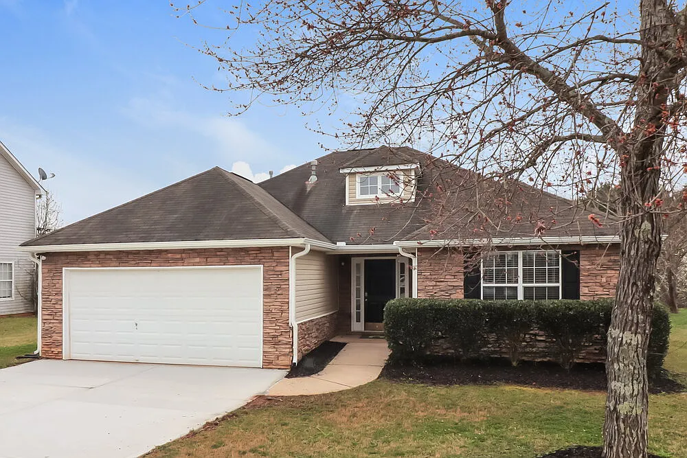 3 bed, 2.0 bath, 1605 sqft, $1,920 — Photo 3