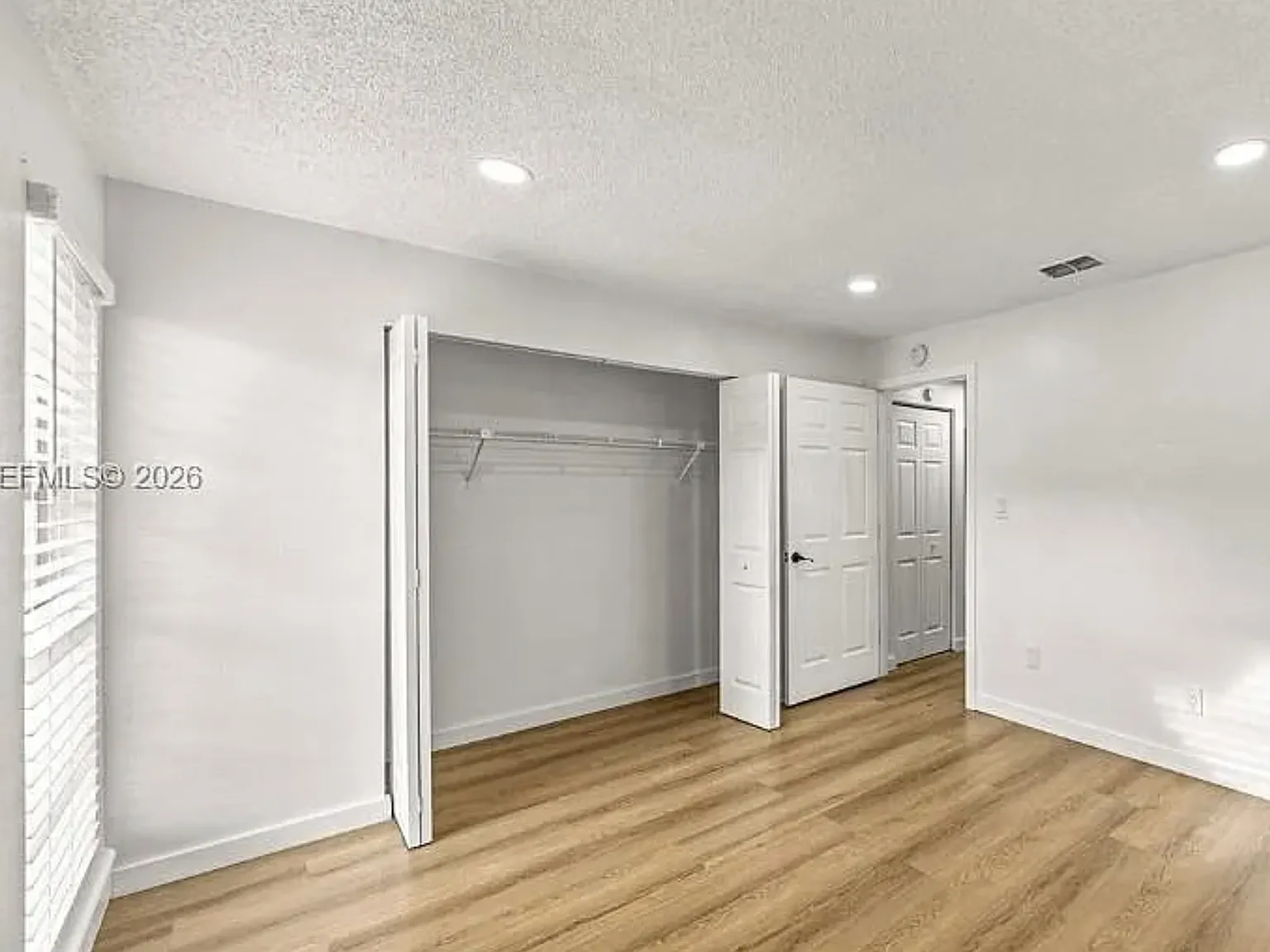 2 bed, 1000 sqft, $1,500 — Photo 4