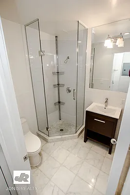 Rented by Jonis Realty | media 28