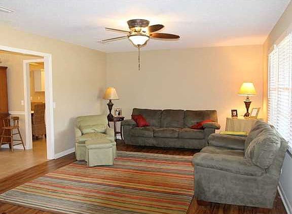 3rd image of 2112 Long Ave