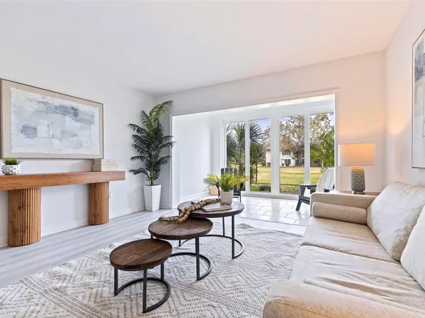 4480 Overlook Dr NE APT 12, Saint Petersburg, FL 33703