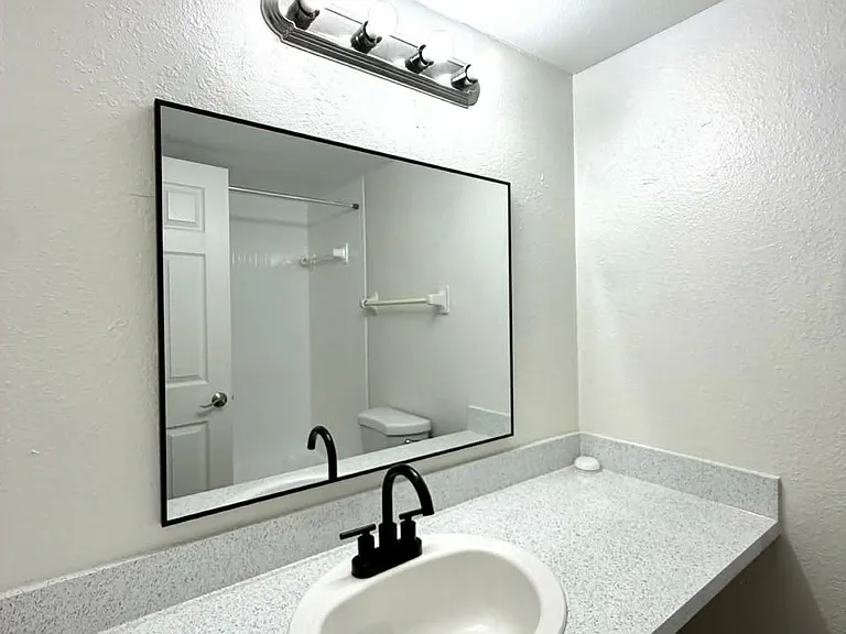 WestShore Apartments — Photo 23