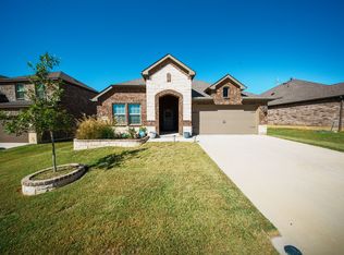 9913 Autumn Leaves Ln, Aubrey, TX 76227