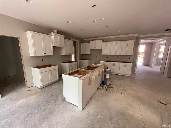 3rd image of 196 Amber Oak Dr