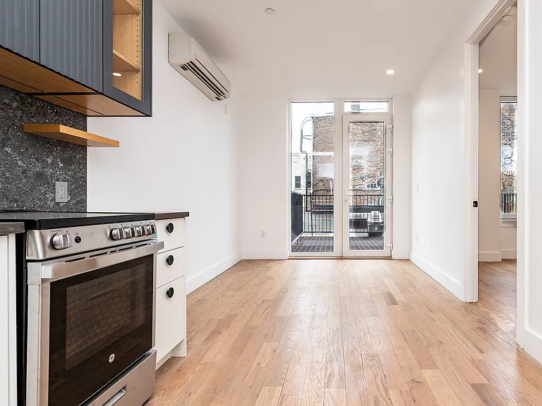 228 N 7th St #302 — Photo 9