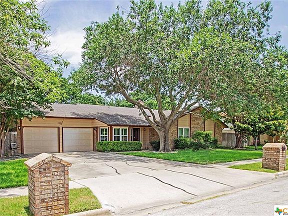 3rd image of 3203 Pebble Dr