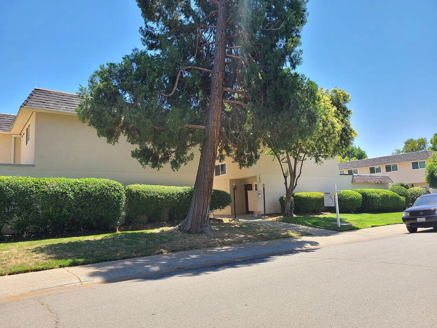 209-211 Sharon Way — Photo 1