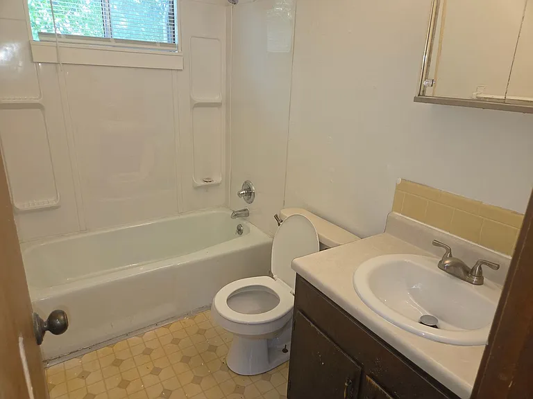924 W Texas Ave — Photo 12