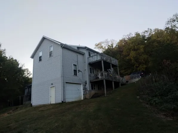 1430 Thomas Pl #1/2, Dubuque, IA 52001