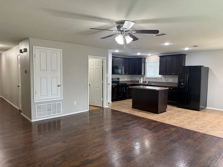 1804 Gayla Creek Dr — Photo 8