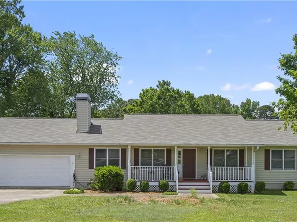 4646 Countryside Dr, Flowery Branch, GA 30542