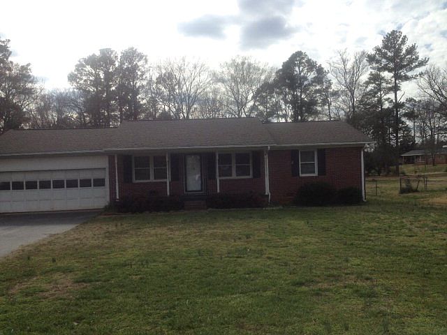 1st image of 206 Pinehurst Dr