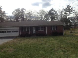 206 Pinehurst Dr, Greenwood, SC 29646