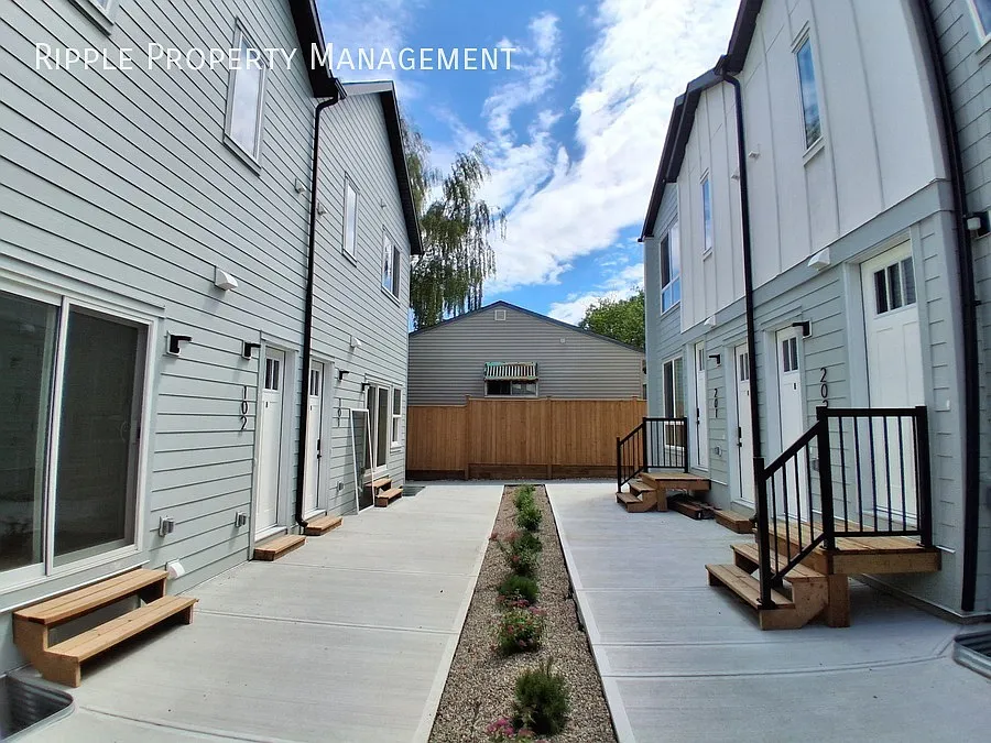 Spacious 1 Beds, 1 Baths Basement Suite | Private Rear Entry & Abundant Natural Light — Photo 2