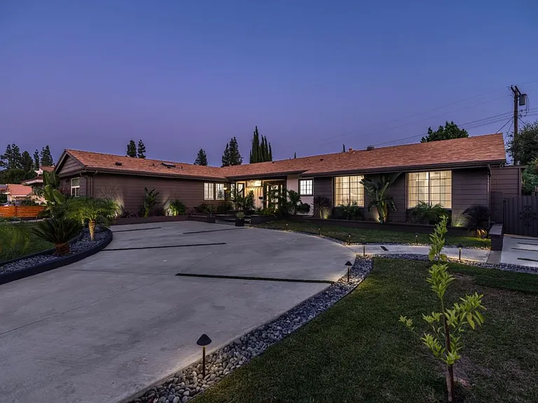 23664 Community St — Photo 12