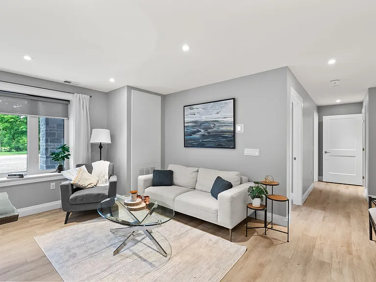 187 Victoria St W #202 — Photo 3