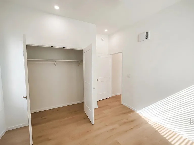 746 NE Revere Ave — Photo 9