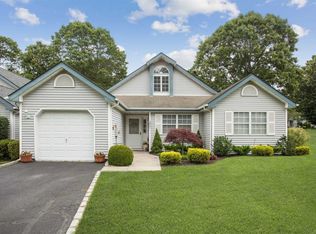 14 Huntingdale Way, Middle Island, NY 11953