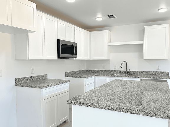 5th image of 4233 Gaviota Ln