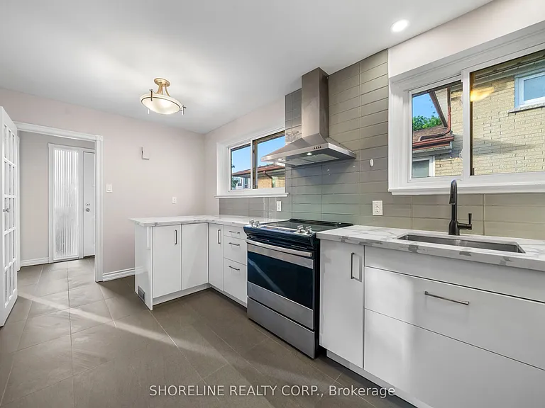 608 Raphael Ave #UPPER — Photo 2