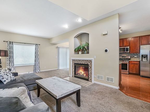 4th image of 446 Jamestown Ct