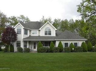 919 Parkview Rd, Moscow, PA 18444