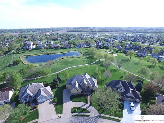 3rd image of 815 Western Hills Dr