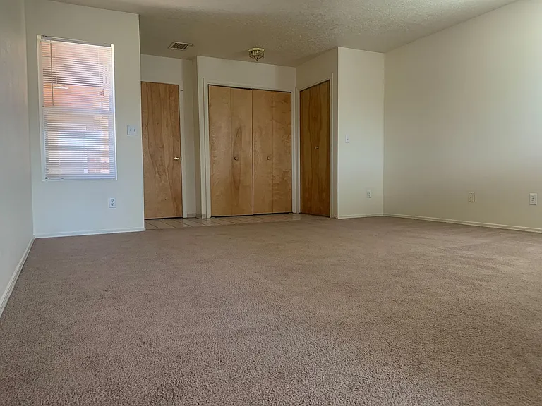 924 Valencia Dr SE — Photo 59