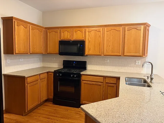 3 bed, 2.5 bath, 2235 sqft, $3,000 — Photo 3