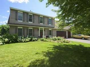 710 Ashley Dr, Chaska, MN 55318