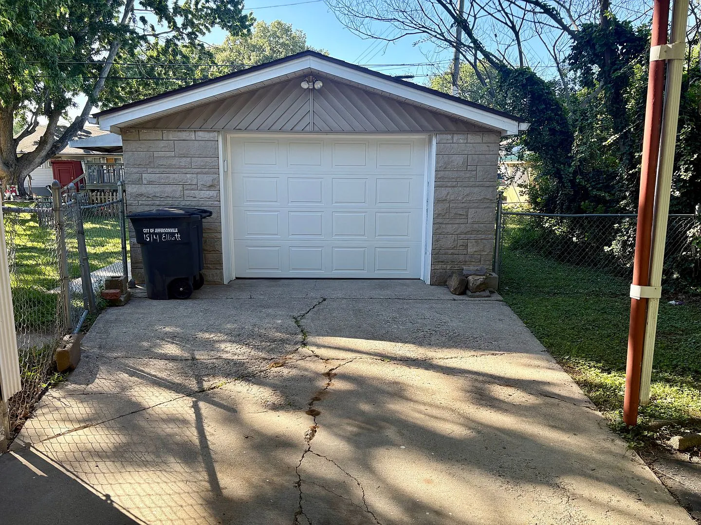 2 bedroom 1 bath house for rent with a garage — Photo 3