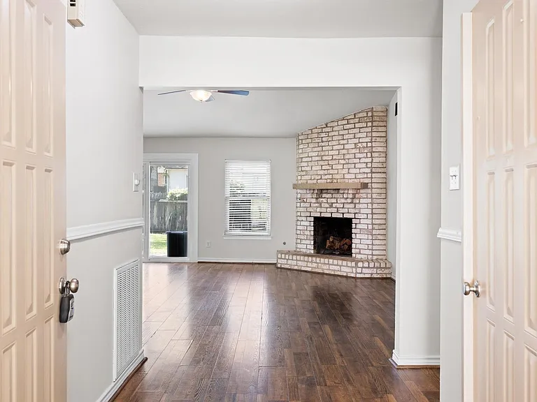 3218 Sycamore Springs Dr — Photo 7