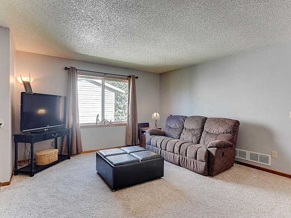 4th image of 304 Cari Park Ln
