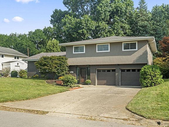 3rd image of 608 Latham Ct