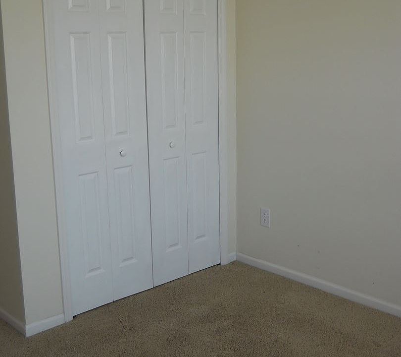 1st image of 930 Jasmine Ln APT B