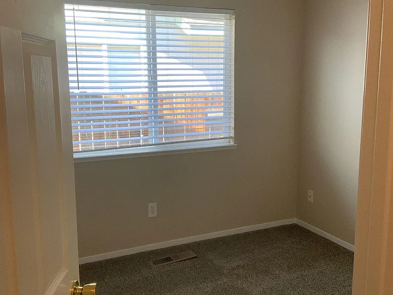 979 Short Cut Ln — Photo 6
