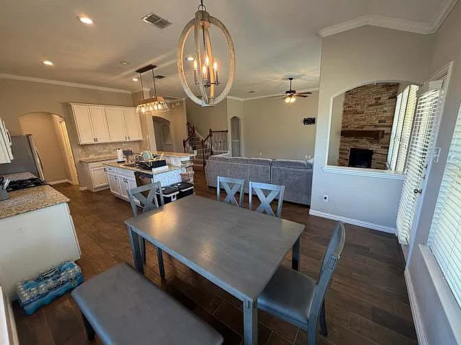 4 bed, 3001 sqft, $900 — Photo 3
