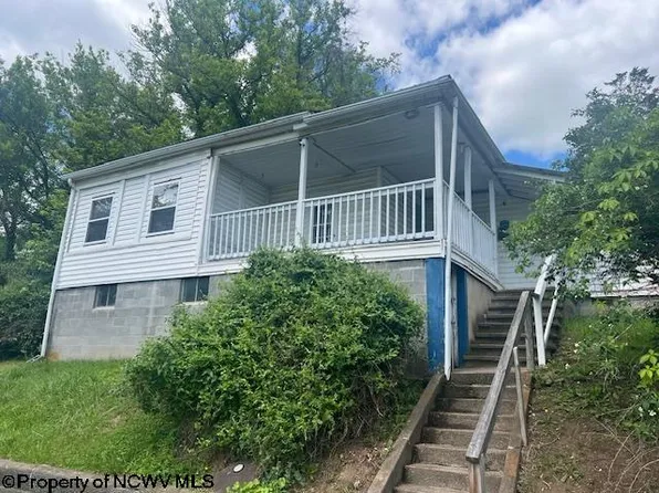705 Cemetery St, Mannington, WV 26582