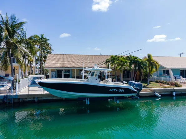581 11th St, Key Colony Beach, FL 33051