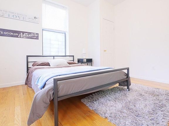 5th image of 498 Jefferson Ave APT 1C