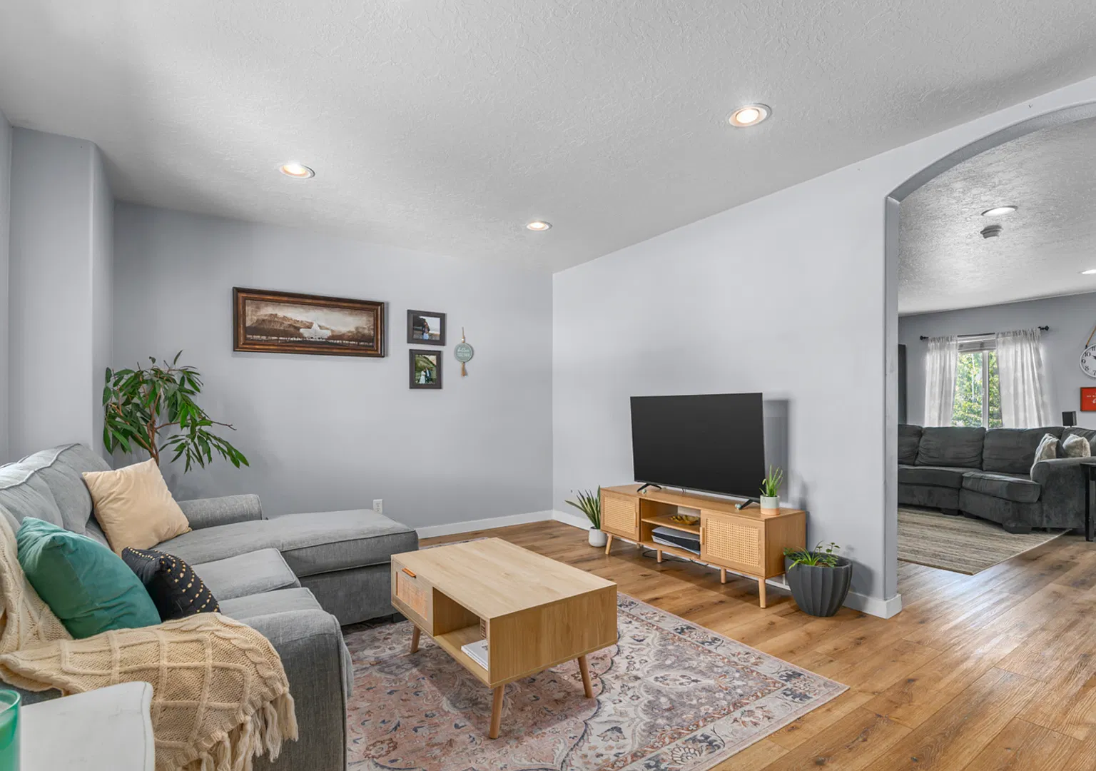 Beautiful 5-Bedroom Home in Lehi — Photo 3