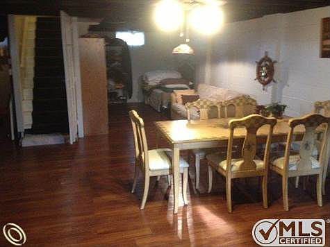 ross basement (2).JPG