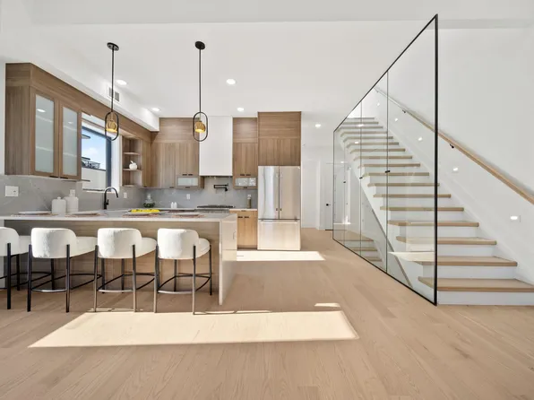 13 Lienau Place image 7 of 34