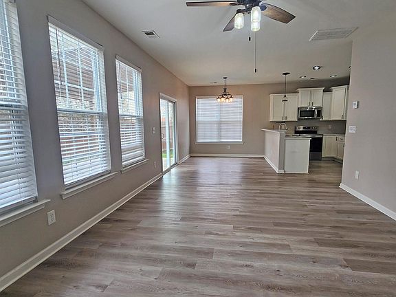 3rd image of 212 Cochin Trce